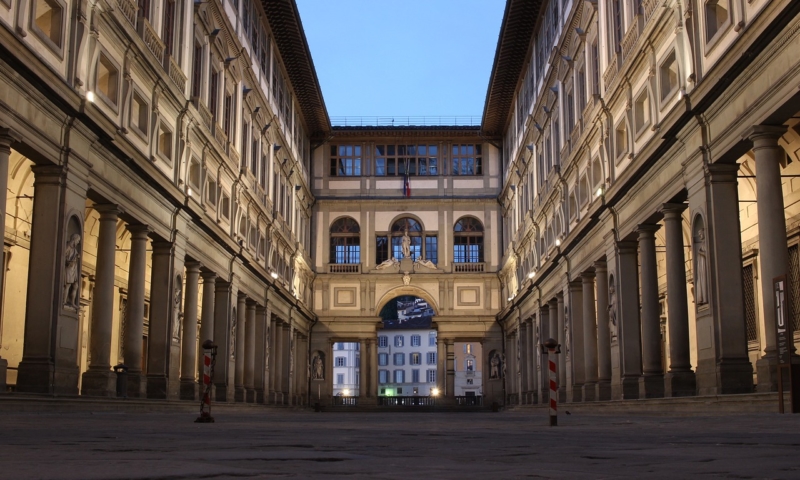 firenze-galleria-uffizi cortile interno