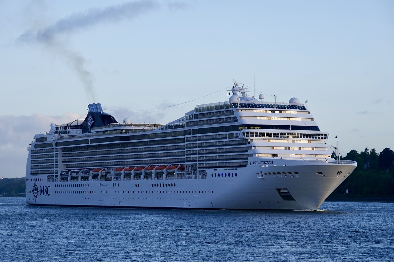 cruises-3526975_1280