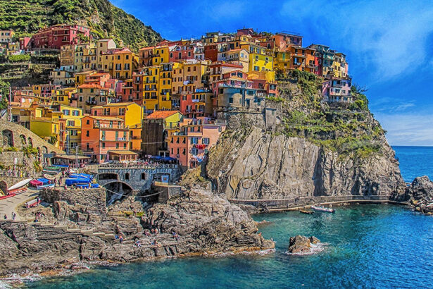 cinque terre, manarola classic picture from the cliffs