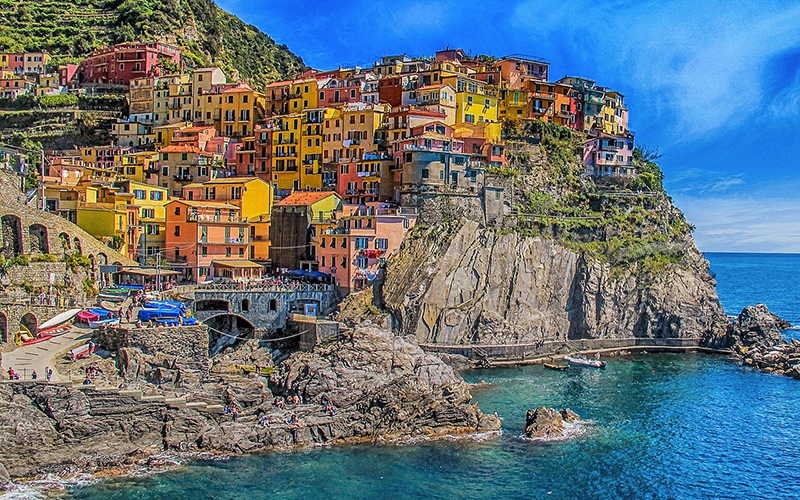 cinque terre, manarola classic picture from the cliffs