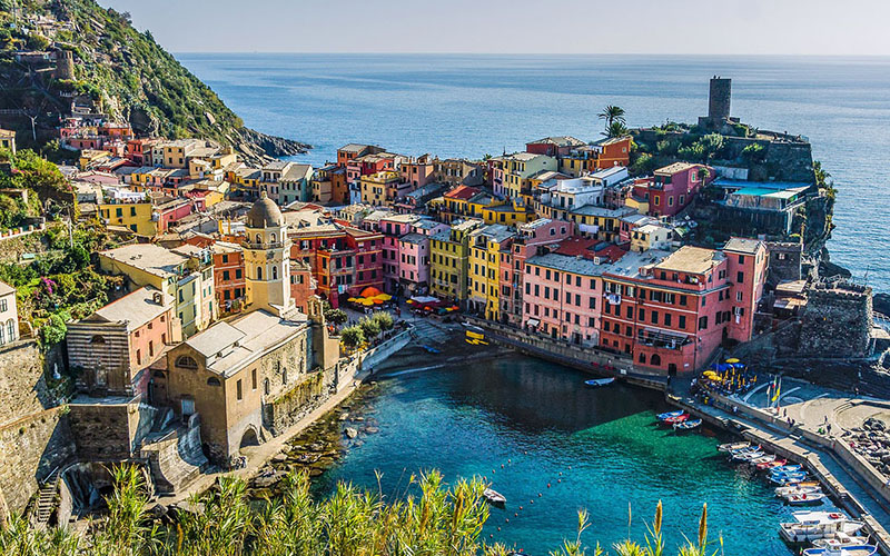 cinque-terre-vernazza veduta della marina dai sentieri