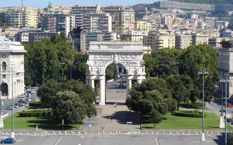 genoa, trimphal arch in victory square