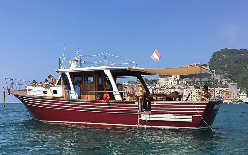 motor boat for private tours up to 10 passengers