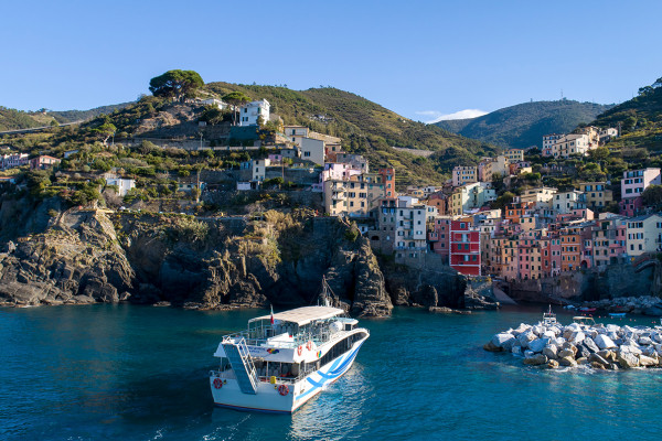 5 terre shared boat tour