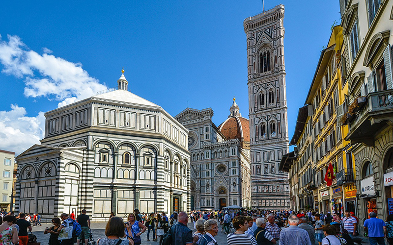 piazza del duomo a firenze, battistero, santa maria del fiore, cupola brunelleschi