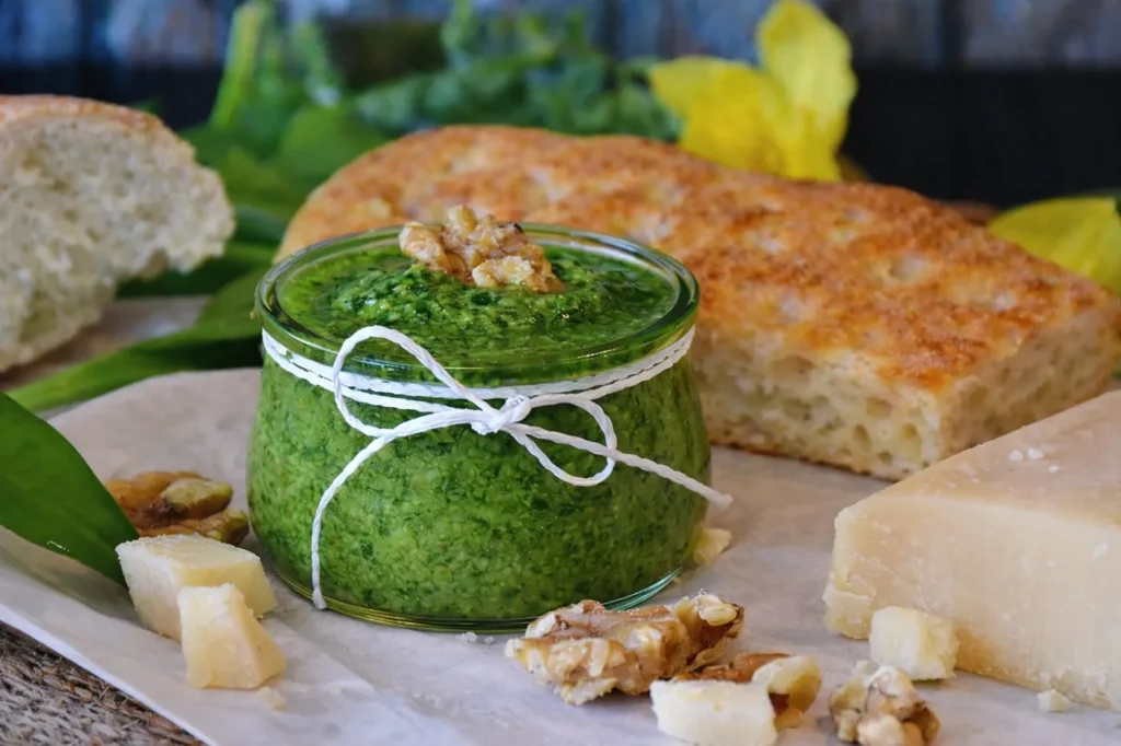 Traditional Ligurian pesto and focaccia tasting in Genoa