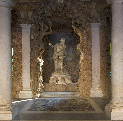 massa, statua del nettuno a palazzo ducale
