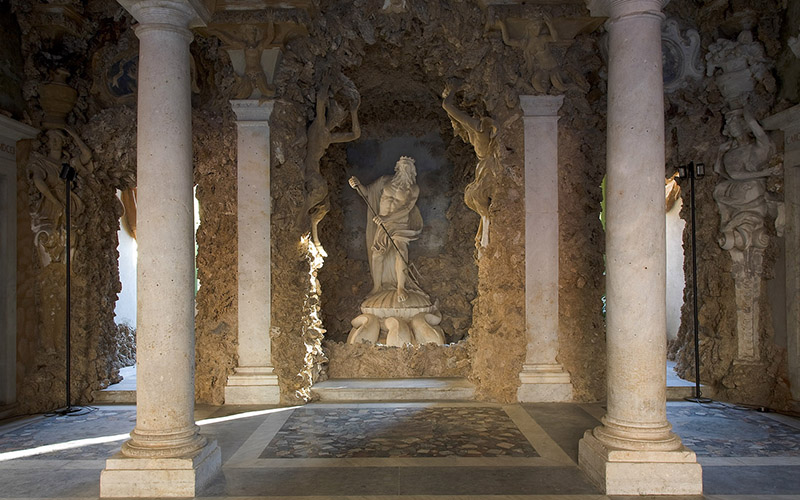 massa, statua del nettuno a palazzo ducale