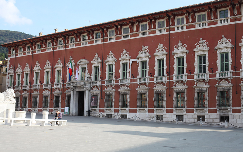 massa, la facciata di palazzo ducale