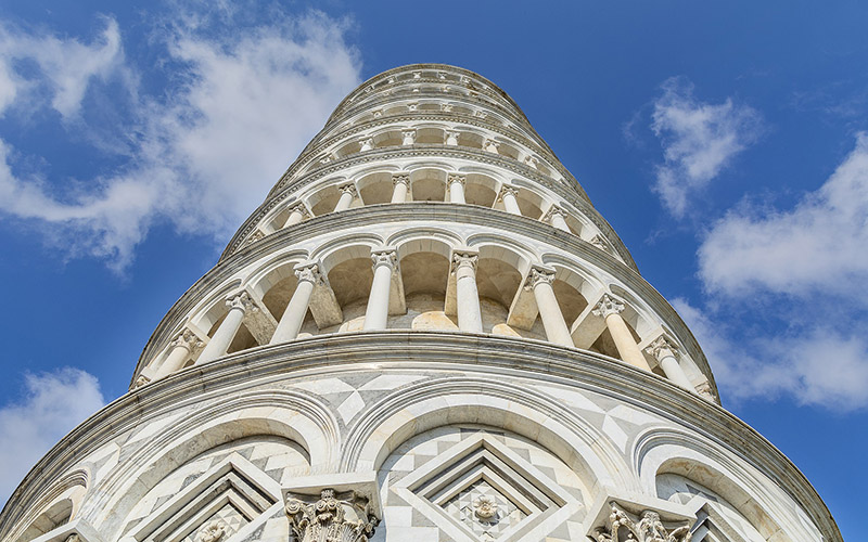 tuscany, pisa, the leaning tower in foreground