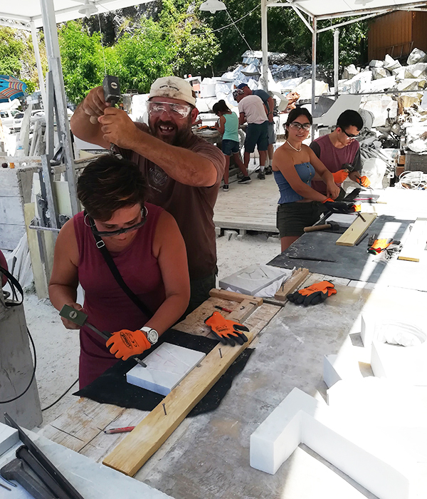 carrara, prova a scolpire il marmo