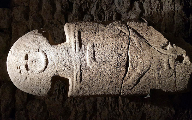 pontremoli, statua stele della lunigiana