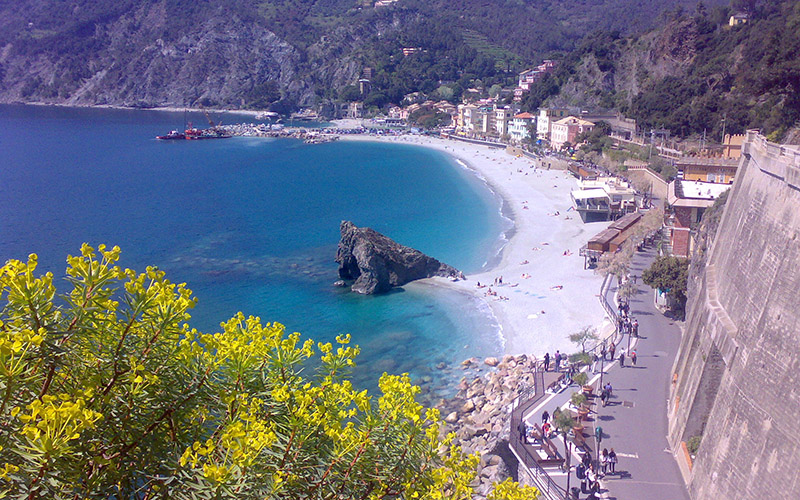 5 terre, monterosso, veduta della marina