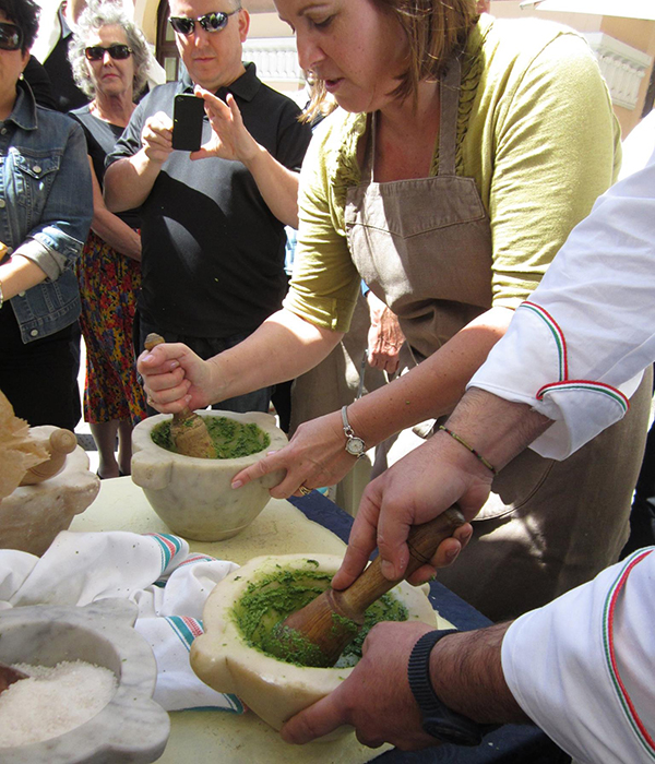 people making pesto during the class