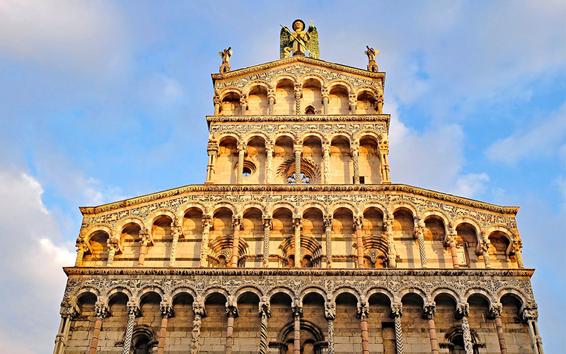 facciata della chiesa di san michele a lucca