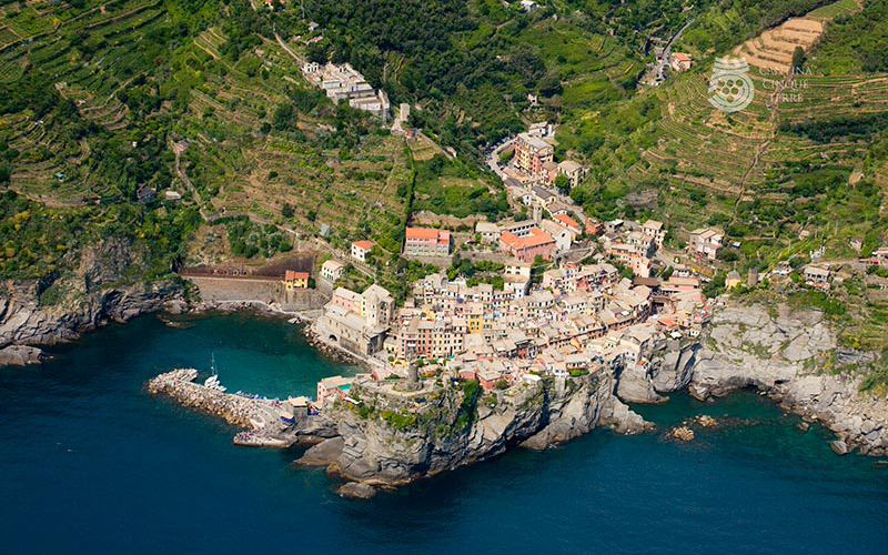 5 terre, vernazza veduta dall'alto