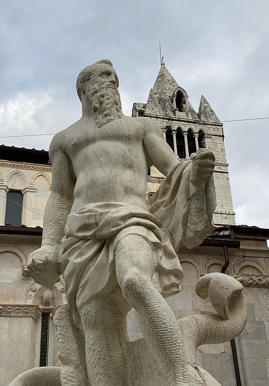 statua del gigante a carrara
