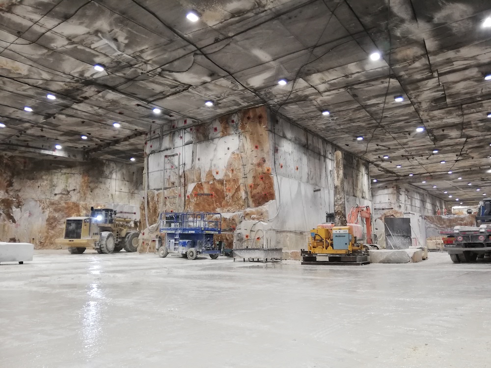 tour condiviso in cava sotterranea e a cielo aperto