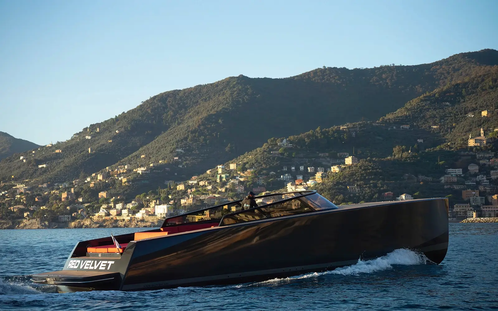 Comfortable boat for private excursions around Portofino and San Fruttuoso