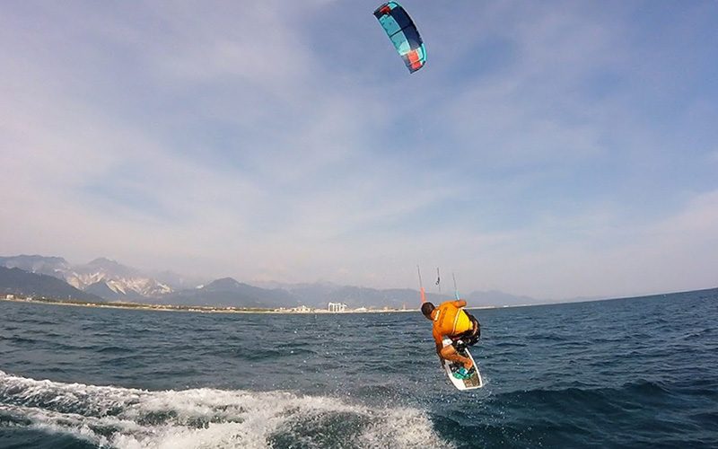 kow-kow-kitesurf